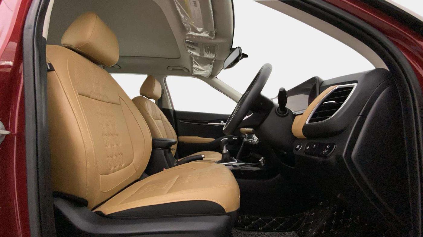 2023 KIA SELTOS  HTX PLUS 1.5 TURBO PETROL IMT, Petrol, Manual, 7,695 km, Right Side Front Door Cabin