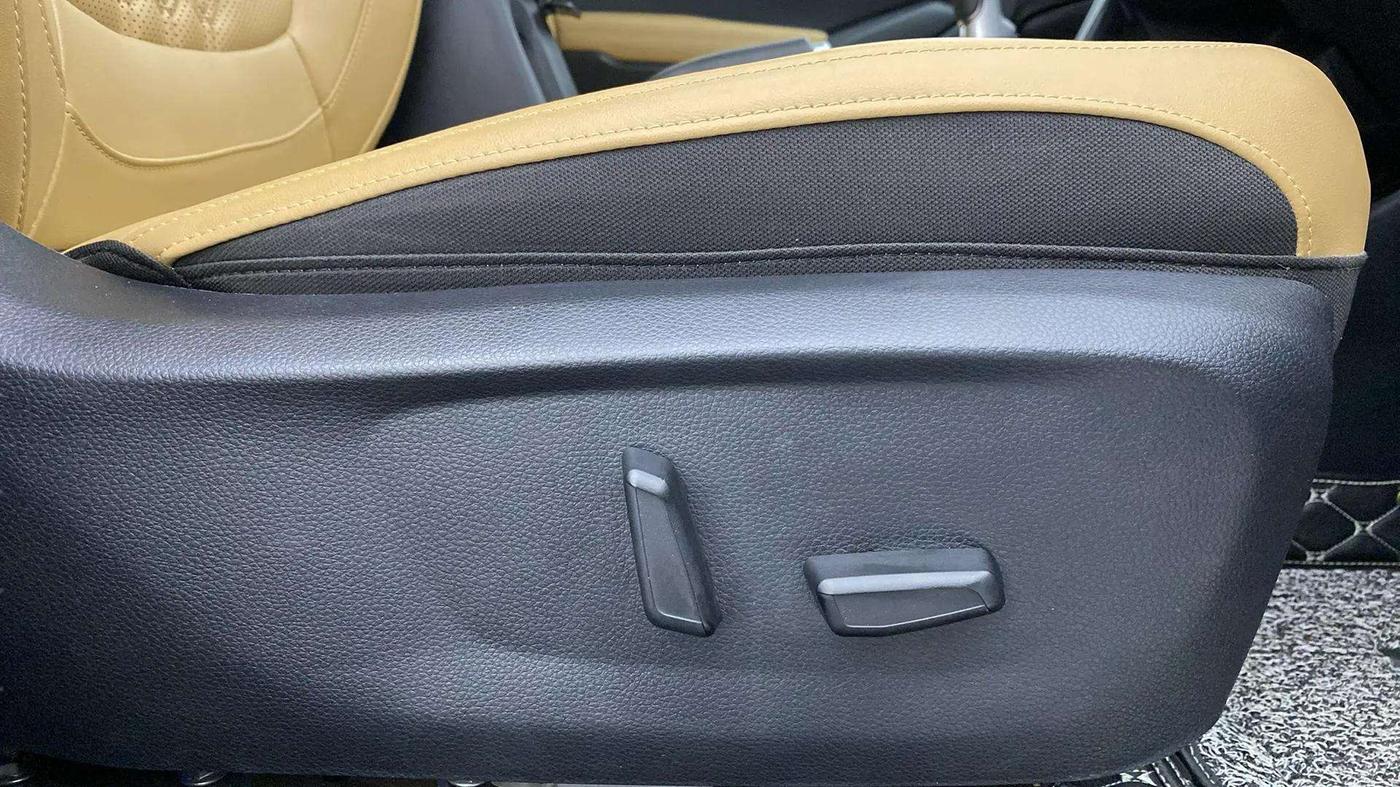 2023 KIA SELTOS  HTX PLUS 1.5 TURBO PETROL IMT, Petrol, Manual, 7,695 km, Driver Side Adjustment Panel