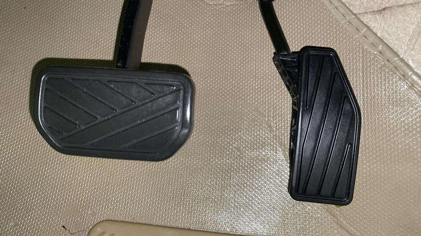 2021 Maruti Dzire VXI AMT, Petrol, Automatic, 20,260 km, Pedals