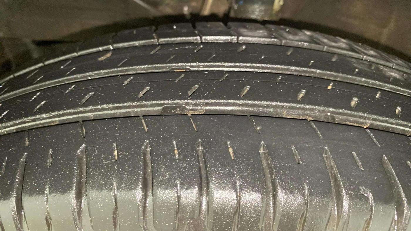 2021 Maruti Dzire VXI AMT, Petrol, Automatic, 20,260 km, Left Front Tyre Tread