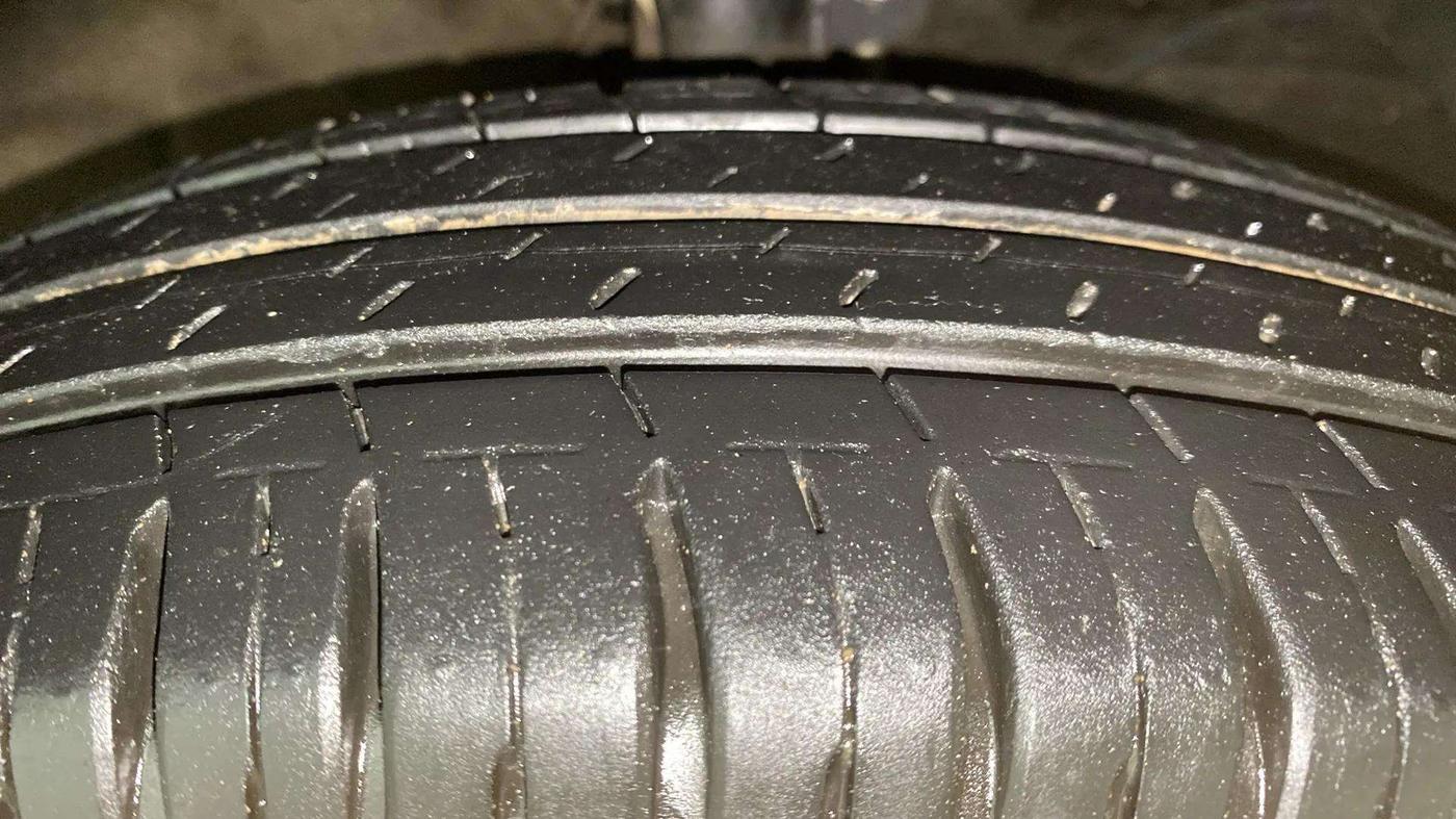 2021 Maruti Dzire VXI AMT, Petrol, Automatic, 20,260 km, Right Front Tyre Tread