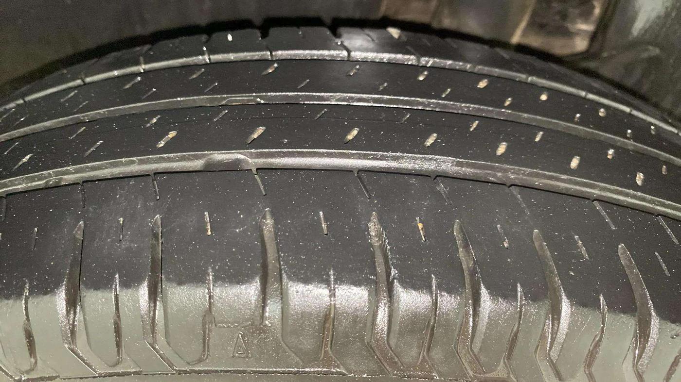 2021 Maruti Dzire VXI AMT, Petrol, Automatic, 20,260 km, Left Rear Tyre Tread