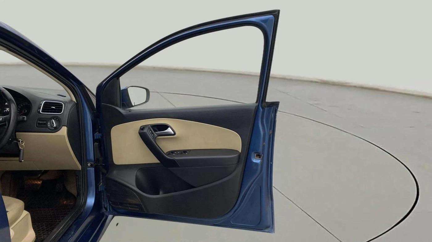 2017 Volkswagen Ameo HIGHLINE PLUS 1.5L AT 16 ALLOY, Diesel, Automatic, 33,201 km, RHS Front Door