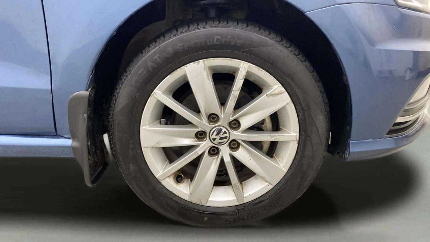 2017 Volkswagen Ameo HIGHLINE PLUS 1.5L AT 16 ALLOY, Diesel, Automatic, 33,201 km, Right Front Wheel
