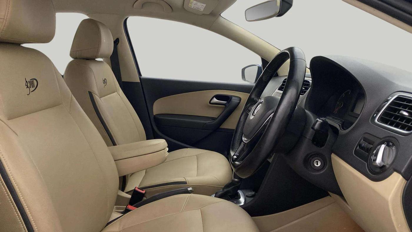2017 Volkswagen Ameo HIGHLINE PLUS 1.5L AT 16 ALLOY, Diesel, Automatic, 33,201 km, Right Side Front Door Cabin