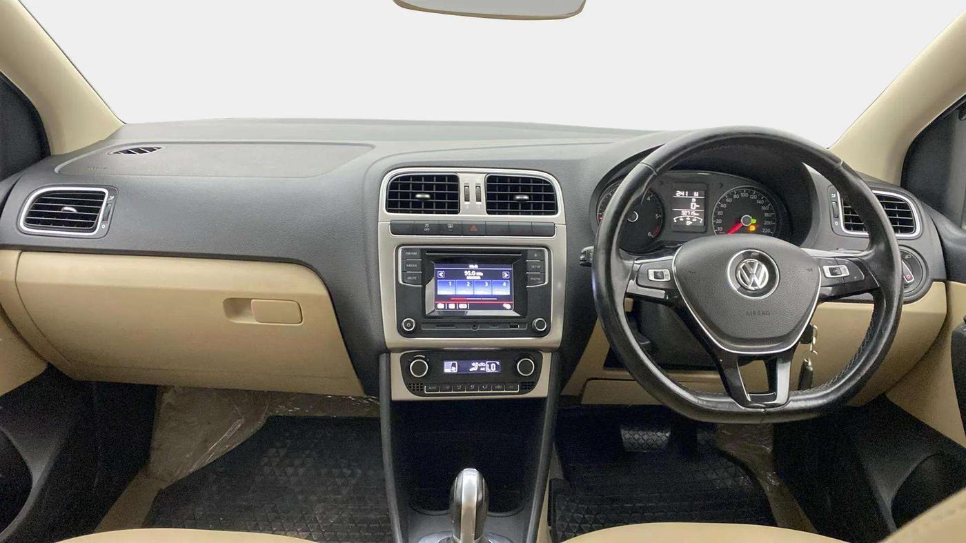 2017 Volkswagen Ameo HIGHLINE PLUS 1.5L AT 16 ALLOY, Diesel, Automatic, 33,201 km, Dashboard