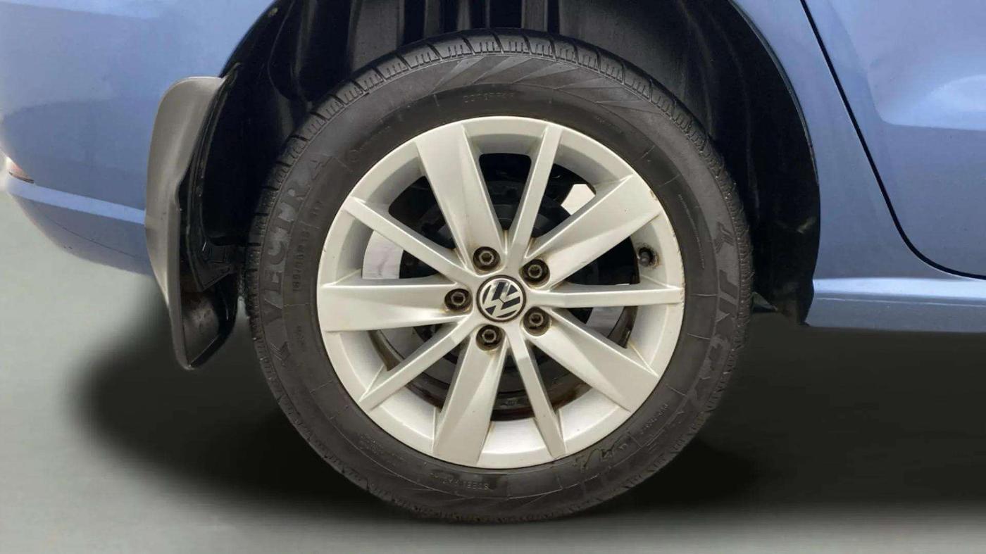 2017 Volkswagen Ameo HIGHLINE PLUS 1.5L AT 16 ALLOY, Diesel, Automatic, 33,201 km, Right Rear Wheel