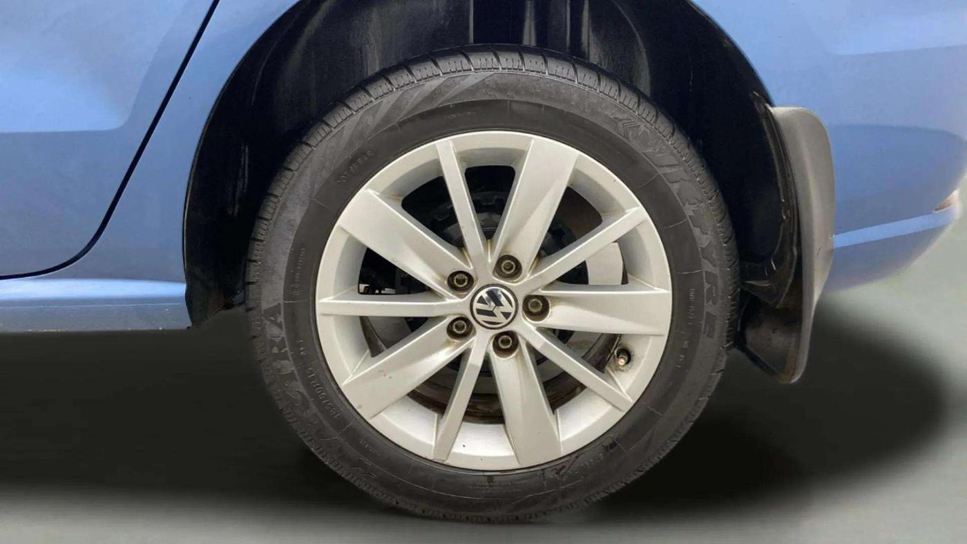 2017 Volkswagen Ameo HIGHLINE PLUS 1.5L AT 16 ALLOY, Diesel, Automatic, 33,201 km, Left Rear Wheel