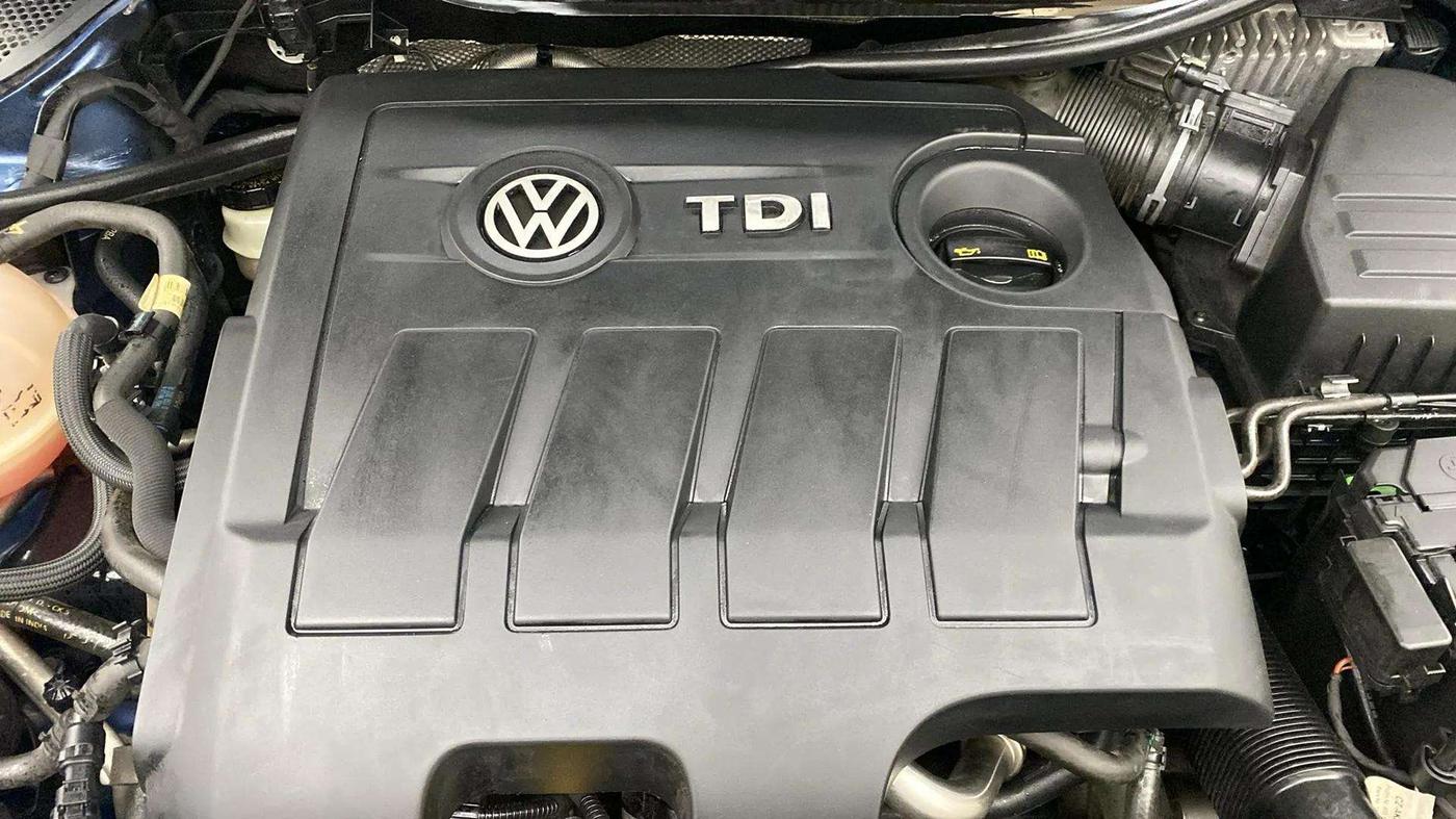 2017 Volkswagen Ameo HIGHLINE PLUS 1.5L AT 16 ALLOY, Diesel, Automatic, 33,201 km, Engine View