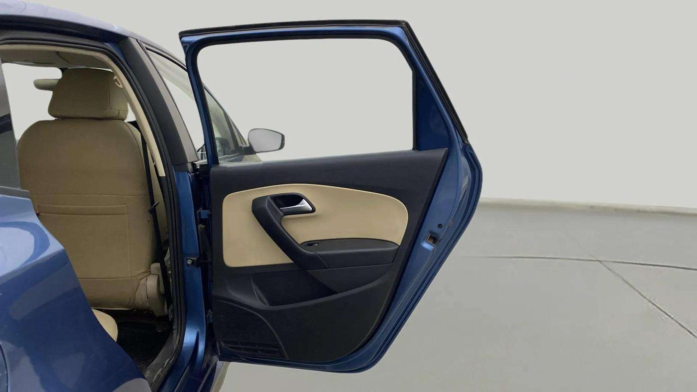 2017 Volkswagen Ameo HIGHLINE PLUS 1.5L AT 16 ALLOY, Diesel, Automatic, 33,201 km, RHS Rear Door