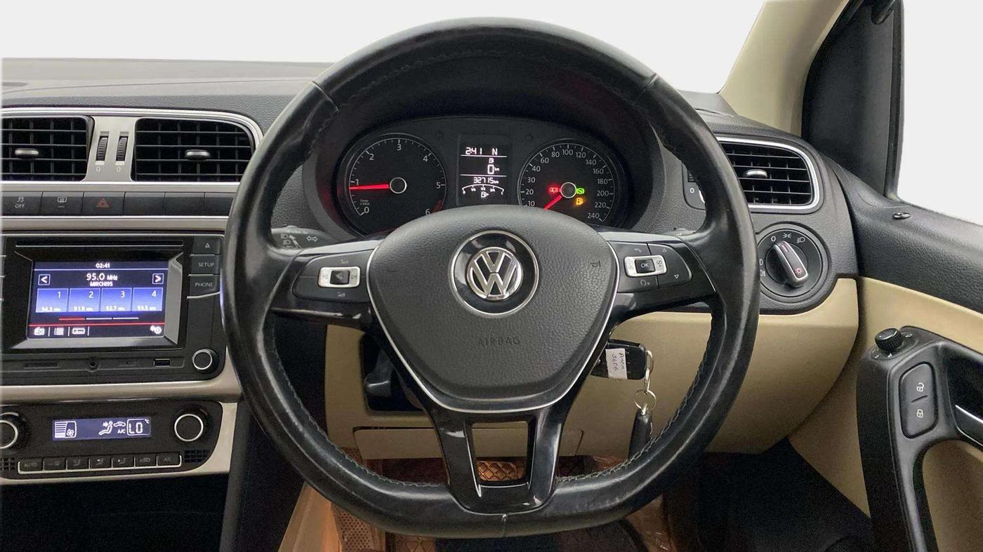 2017 Volkswagen Ameo HIGHLINE PLUS 1.5L AT 16 ALLOY, Diesel, Automatic, 33,201 km, Steering Wheel Close Up
