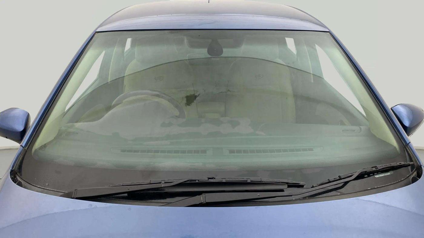 2017 Volkswagen Ameo HIGHLINE PLUS 1.5L AT 16 ALLOY, Diesel, Automatic, 33,201 km, Front Windshield