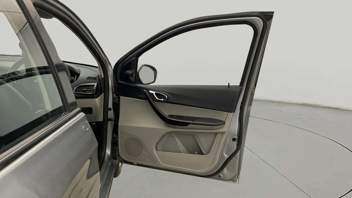 2018 Tata Tiago XZ PETROL, Petrol, Manual, 62,902 km, RHS Front Door