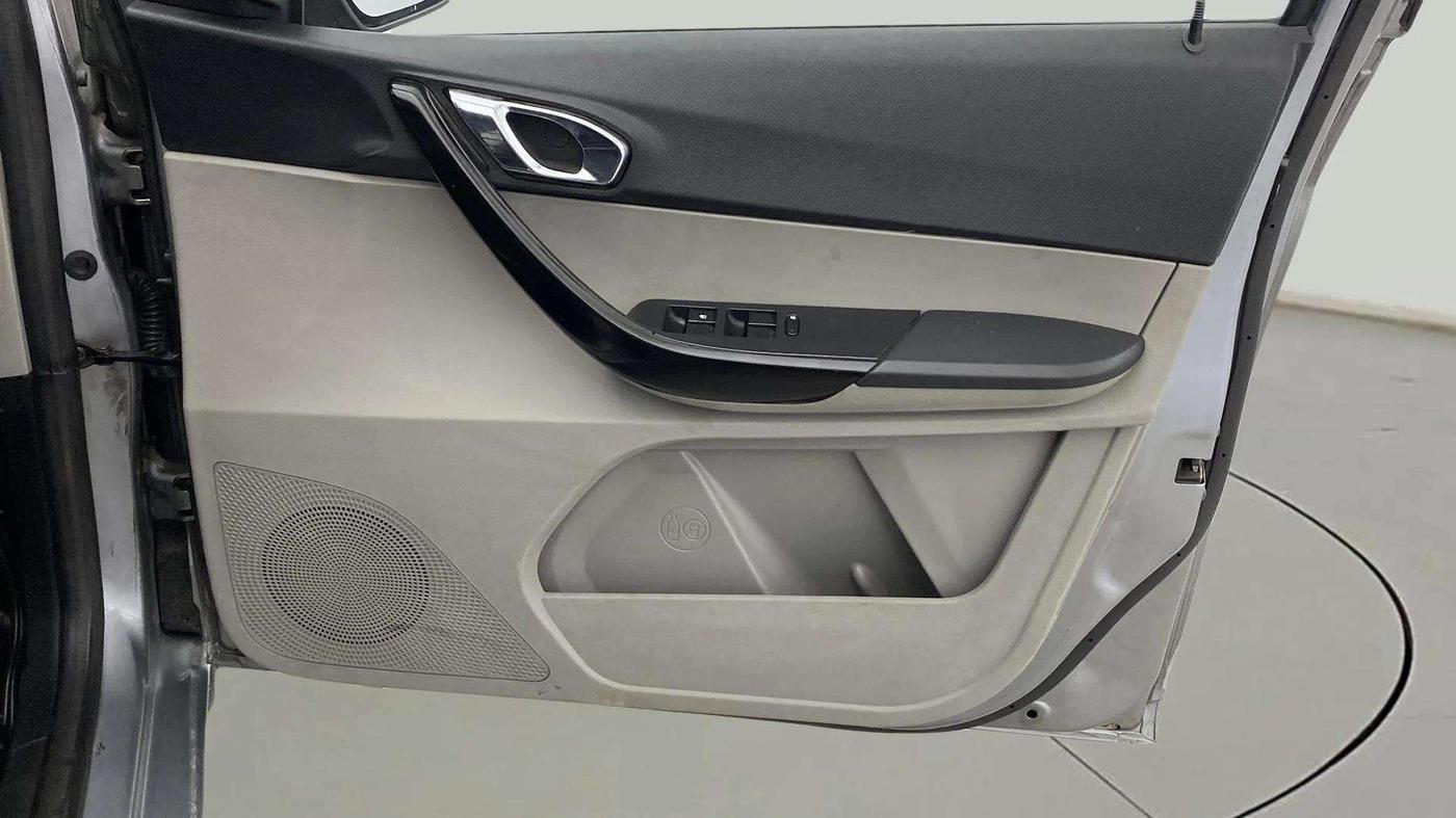 2018 Tata Tiago XZ PETROL, Petrol, Manual, 62,902 km, Driver Side Door Panels Control