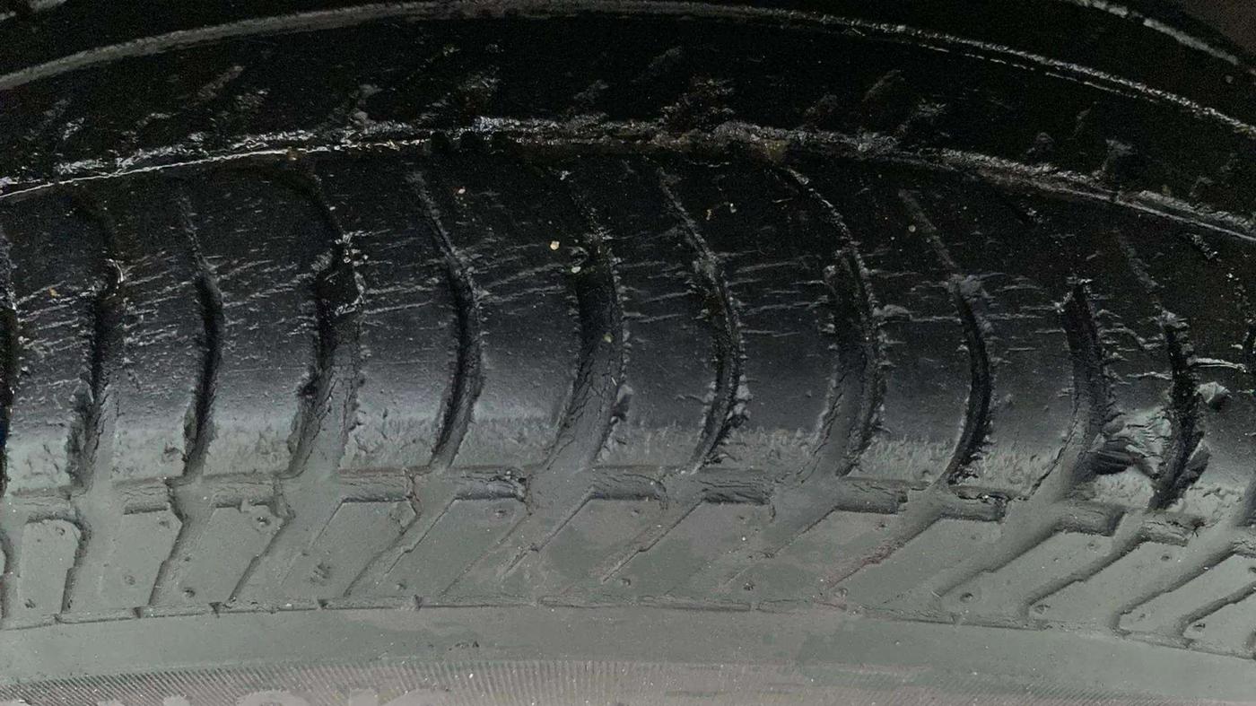 2016 Maruti Swift VXI, Petrol, Manual, 61,455 km, Left Front Tyre Tread