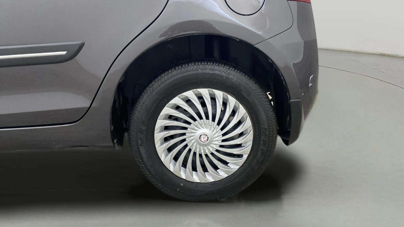 2016 Maruti Swift VXI, Petrol, Manual, 61,455 km, Left Rear Wheel