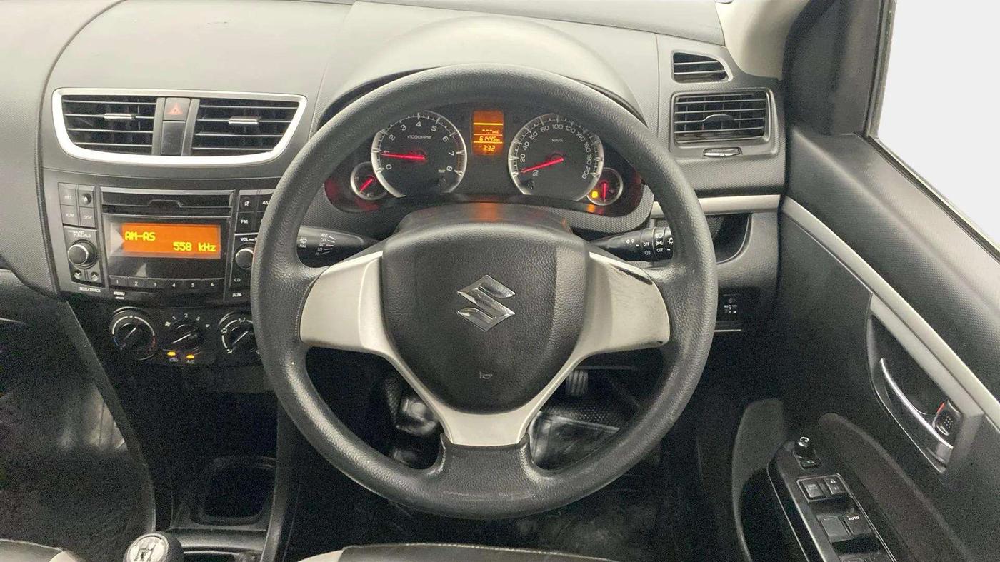 2016 Maruti Swift VXI, Petrol, Manual, 61,455 km, Steering Wheel Close Up