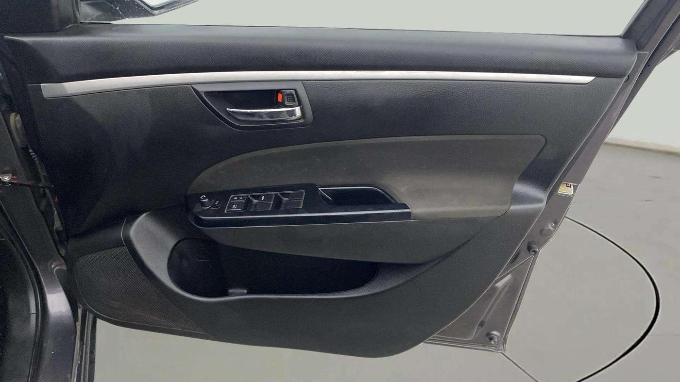 2016 Maruti Swift VXI, Petrol, Manual, 61,455 km, Driver Side Door Panels Control