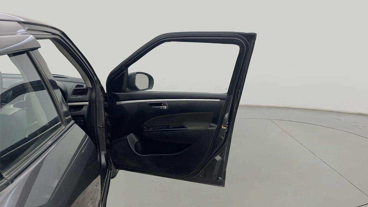 2016 Maruti Swift VXI, Petrol, Manual, 61,455 km, RHS Front Door