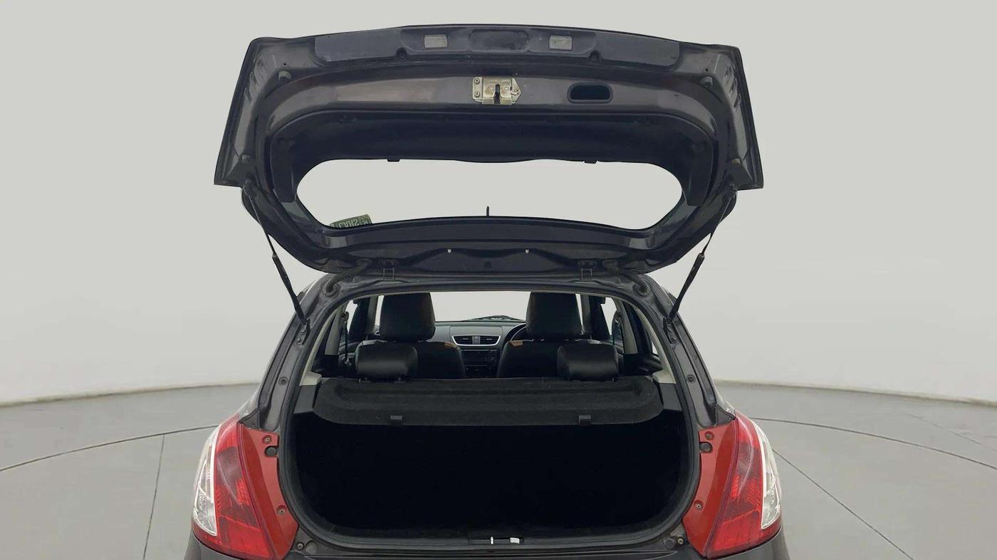 2016 Maruti Swift VXI, Petrol, Manual, 61,455 km, Boot Door Open
