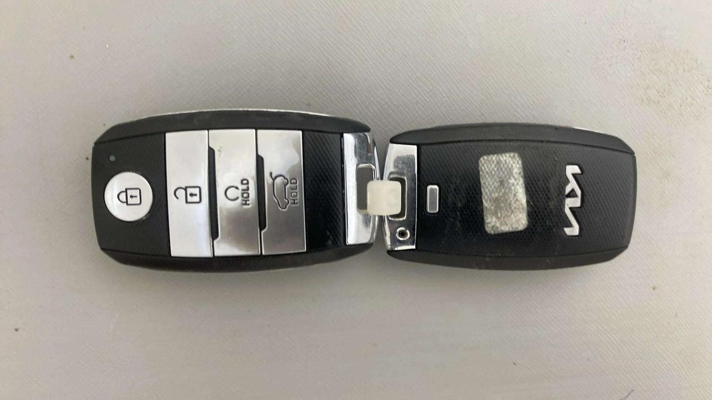 2023 KIA SELTOS  HTX IVT G, Petrol, Automatic, 21,788 km, Key Close Up