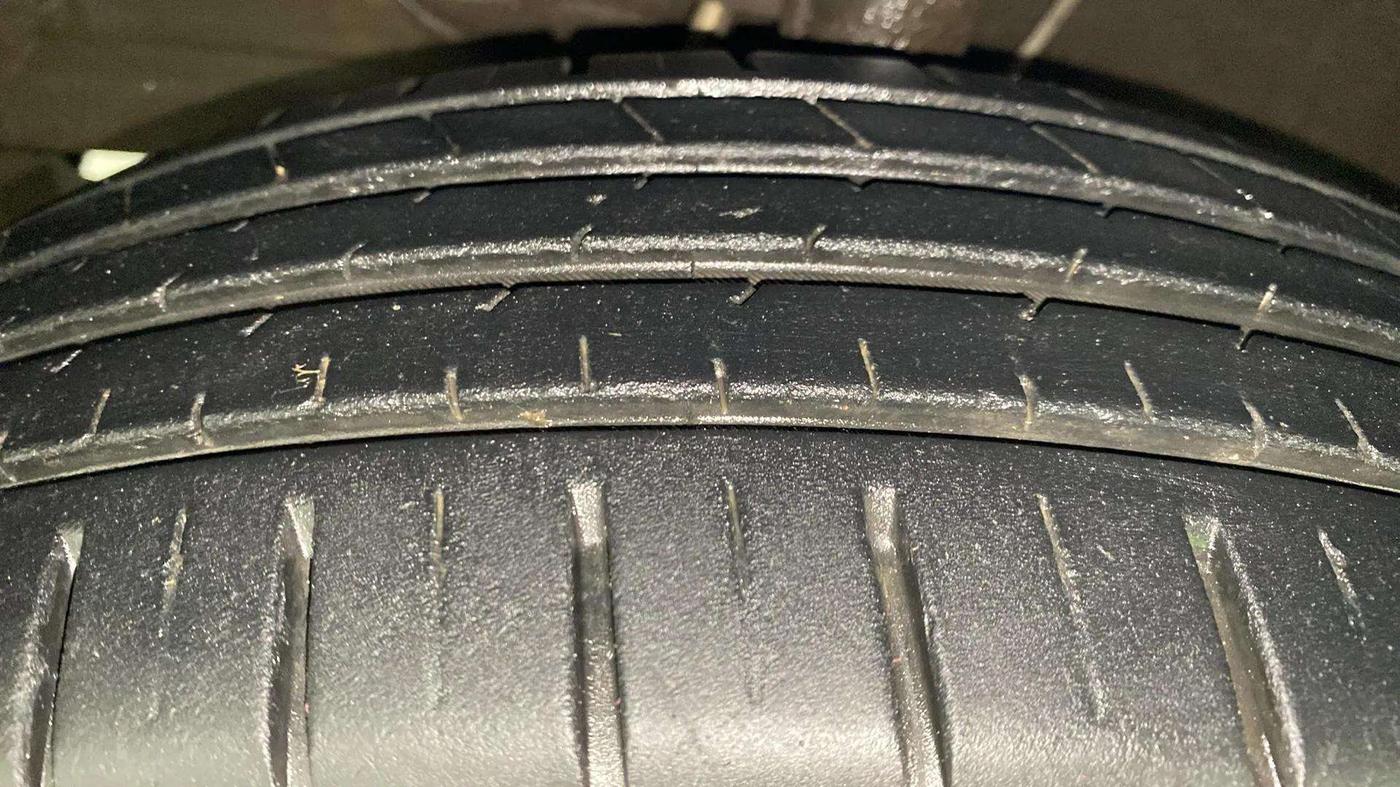 2020 Maruti Swift ZXI, Petrol, Manual, 28,832 km, Left Front Tyre Tread