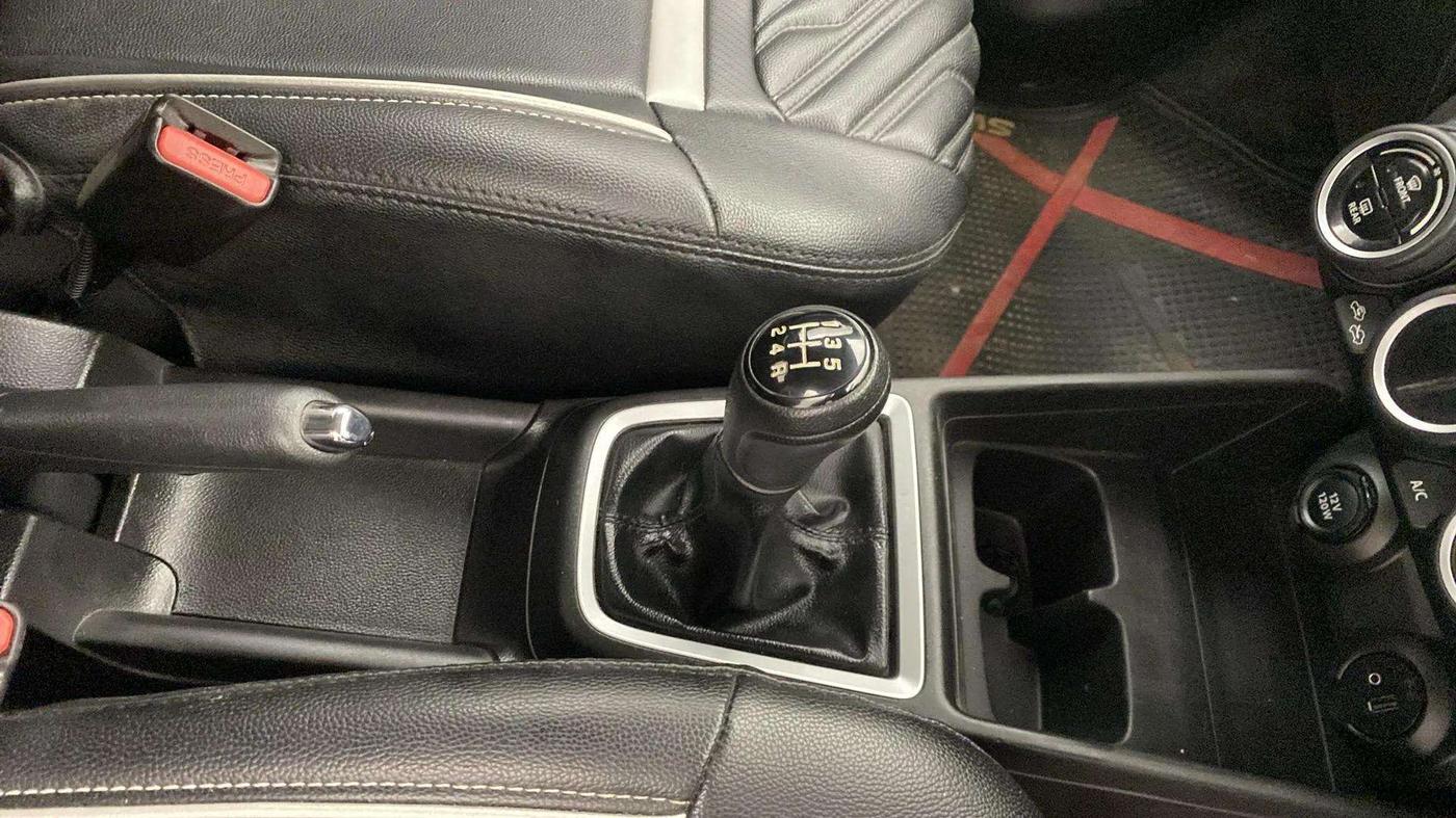 2020 Maruti Swift ZXI, Petrol, Manual, 28,832 km, Gear Lever