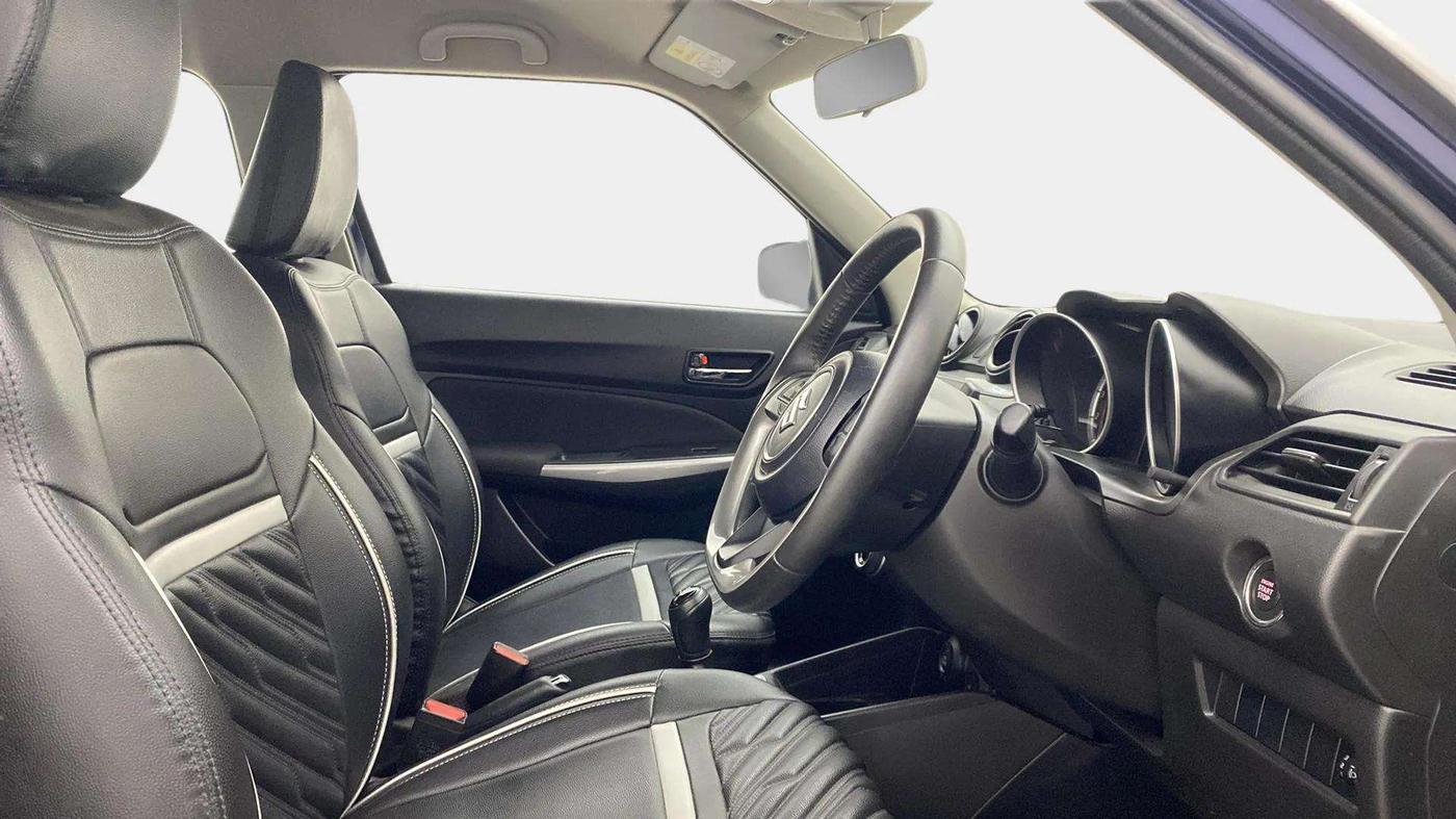 2020 Maruti Swift ZXI, Petrol, Manual, 28,832 km, Right Side Front Door Cabin