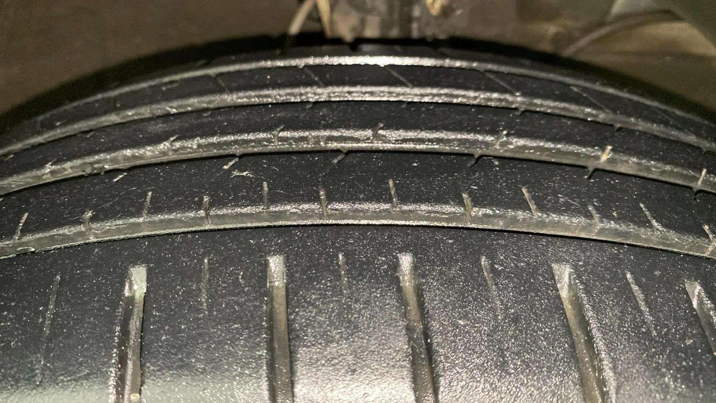 2020 Maruti Swift ZXI, Petrol, Manual, 28,832 km, Right Front Tyre Tread