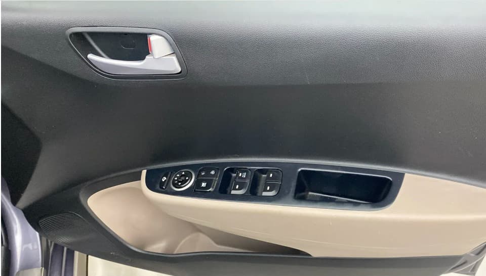 2017 Hyundai Grand i10 ASTA 1.2 KAPPA VTVT, Petrol, Manual, 16,326 km, Driver Side Door Panels Control