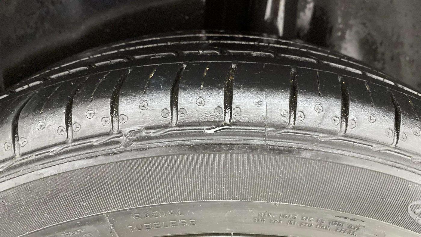 2021 Volkswagen Polo HIGHLINE PLUS 1.0L TSI, Petrol, Manual, 25,345 km, Left Rear Tyre Tread