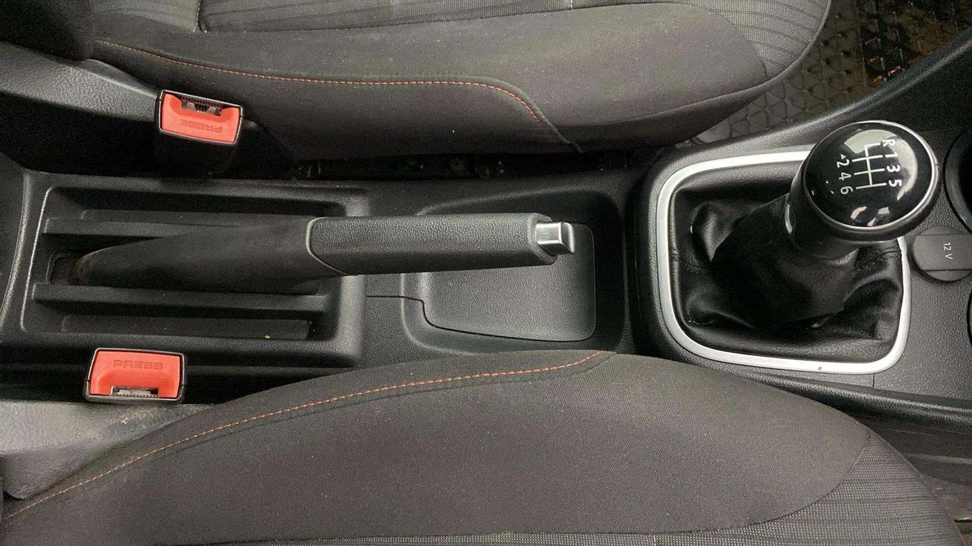 2021 Volkswagen Polo HIGHLINE PLUS 1.0L TSI, Petrol, Manual, 25,345 km, Gear Lever