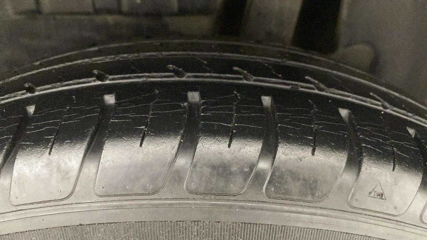 2018 Maruti Dzire VXI, Petrol, Manual, 32,649 km, Left Rear Tyre Tread
