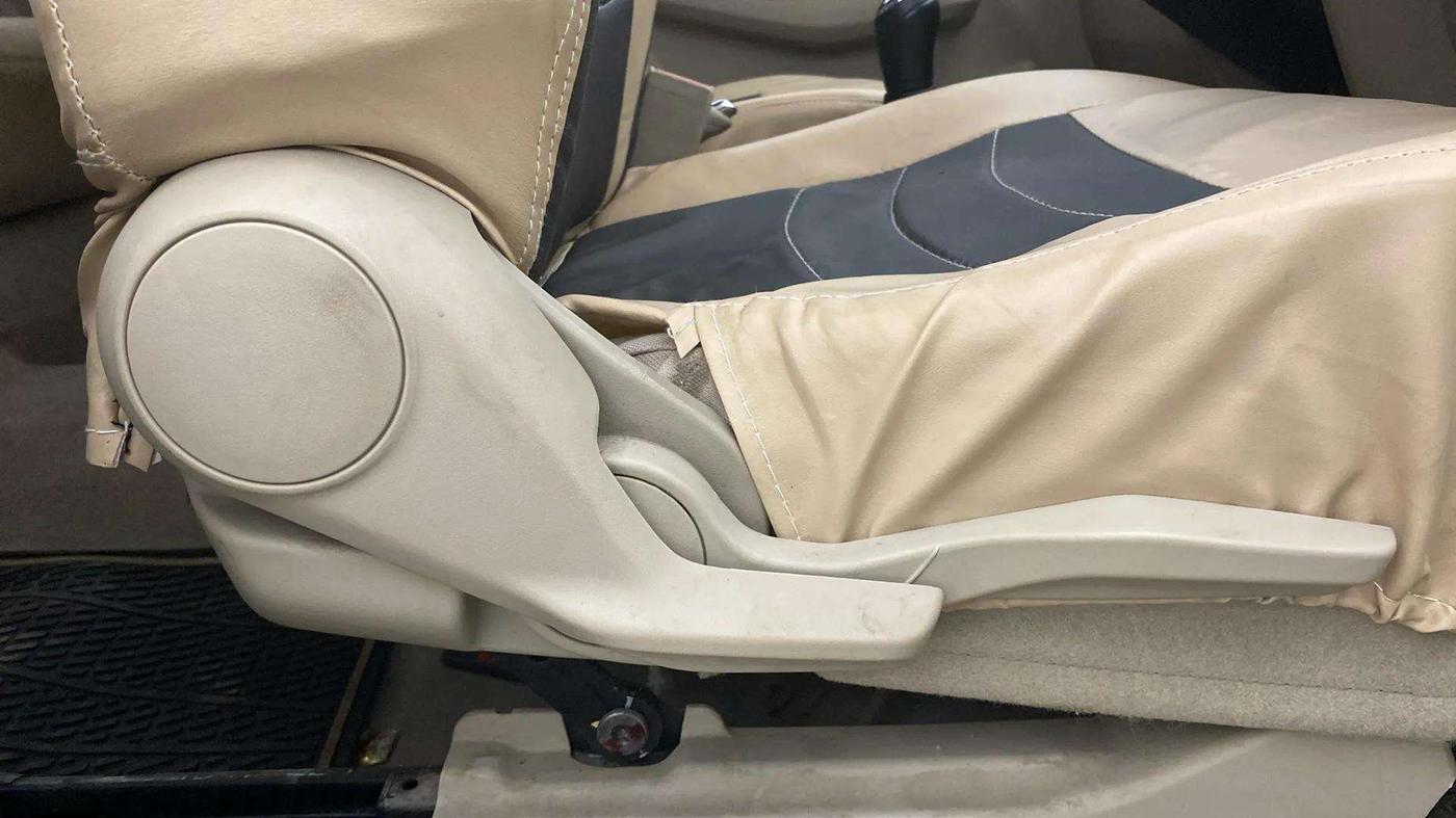 2018 Maruti Dzire VXI, Petrol, Manual, 32,649 km, Driver Side Adjustment Panel