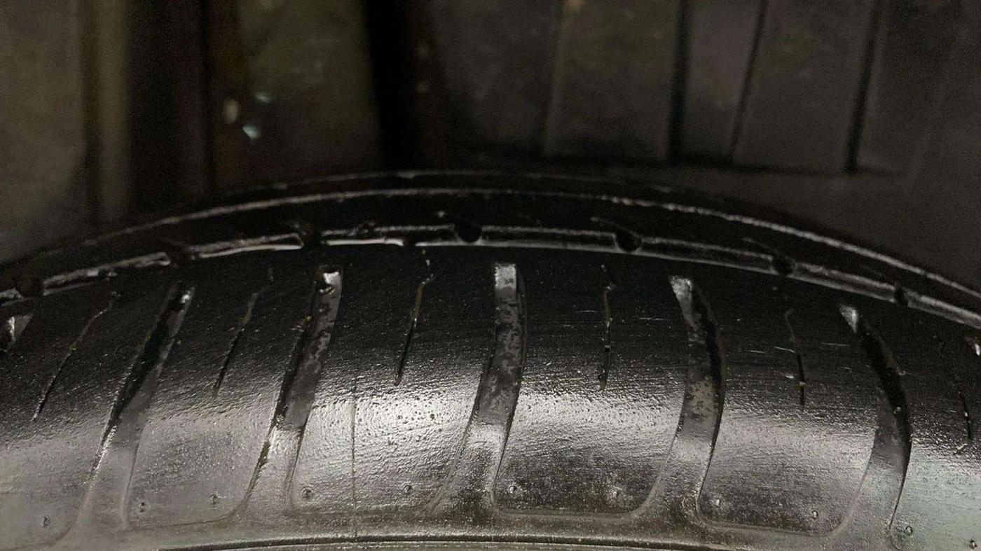 2018 Maruti Dzire VXI, Petrol, Manual, 32,649 km, Right Rear Tyre Tread