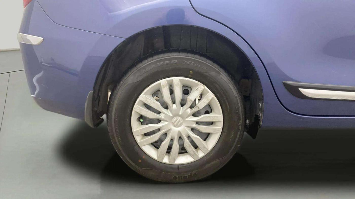 2018 Maruti Dzire VXI, Petrol, Manual, 32,649 km, Right Rear Wheel
