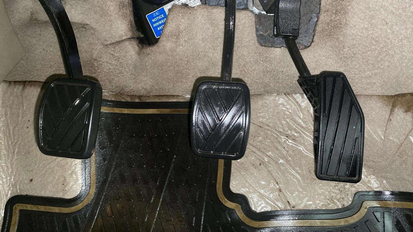 2018 Maruti Dzire VXI, Petrol, Manual, 32,649 km, Pedals