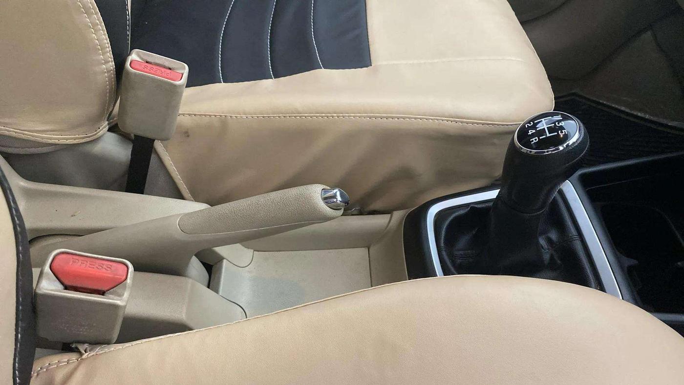 2018 Maruti Dzire VXI, Petrol, Manual, 32,649 km, Gear Lever