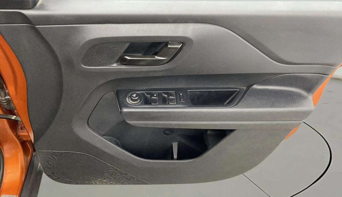 2021 Tata PUNCH ADVENTURE MT, Petrol, Manual, 32,831 km, Driver Side Door Panels Control