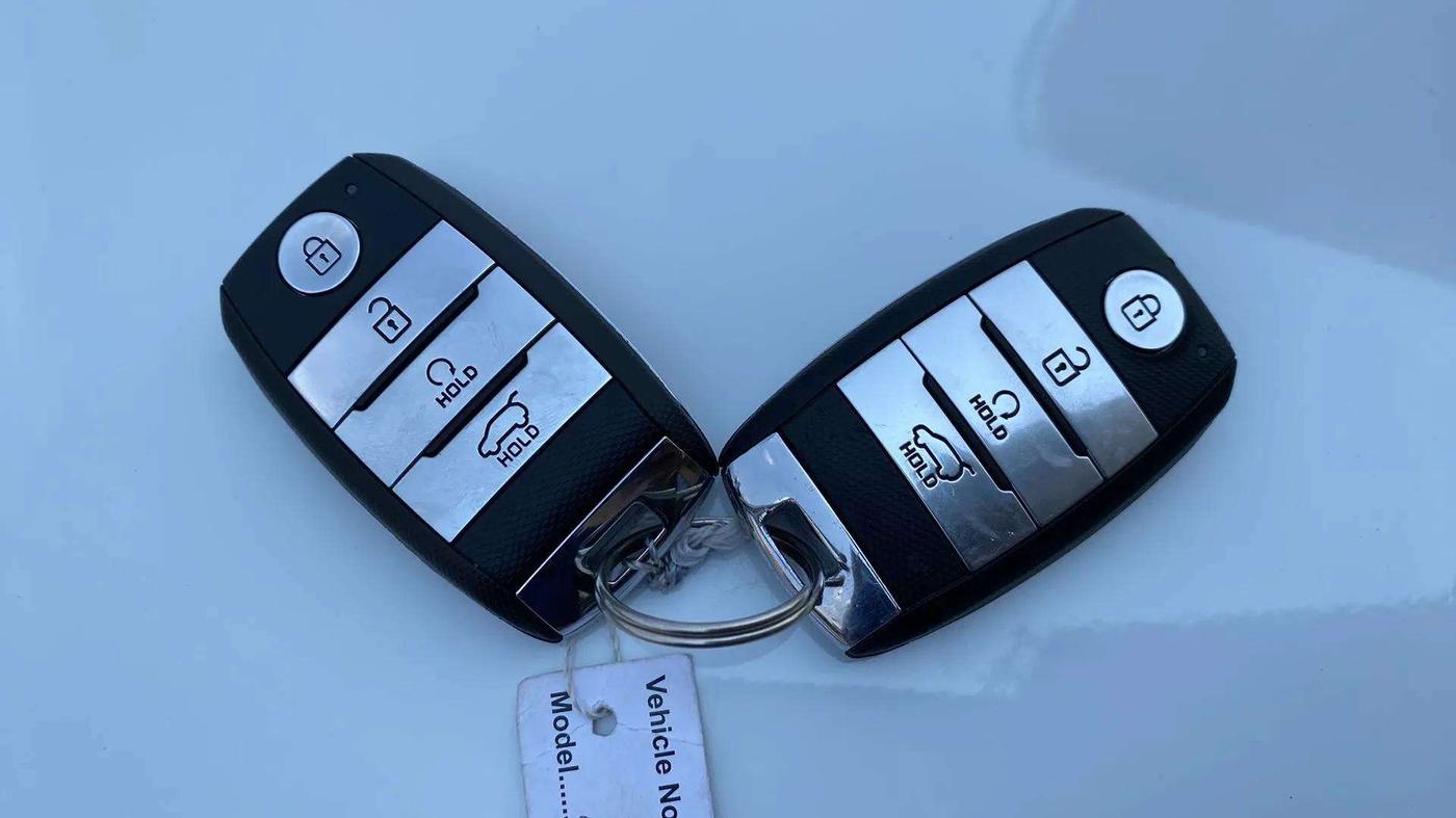 2021 KIA SONET GTX PLUS 1.0 DCT, Petrol, Automatic, 18,267 km, Key Close Up