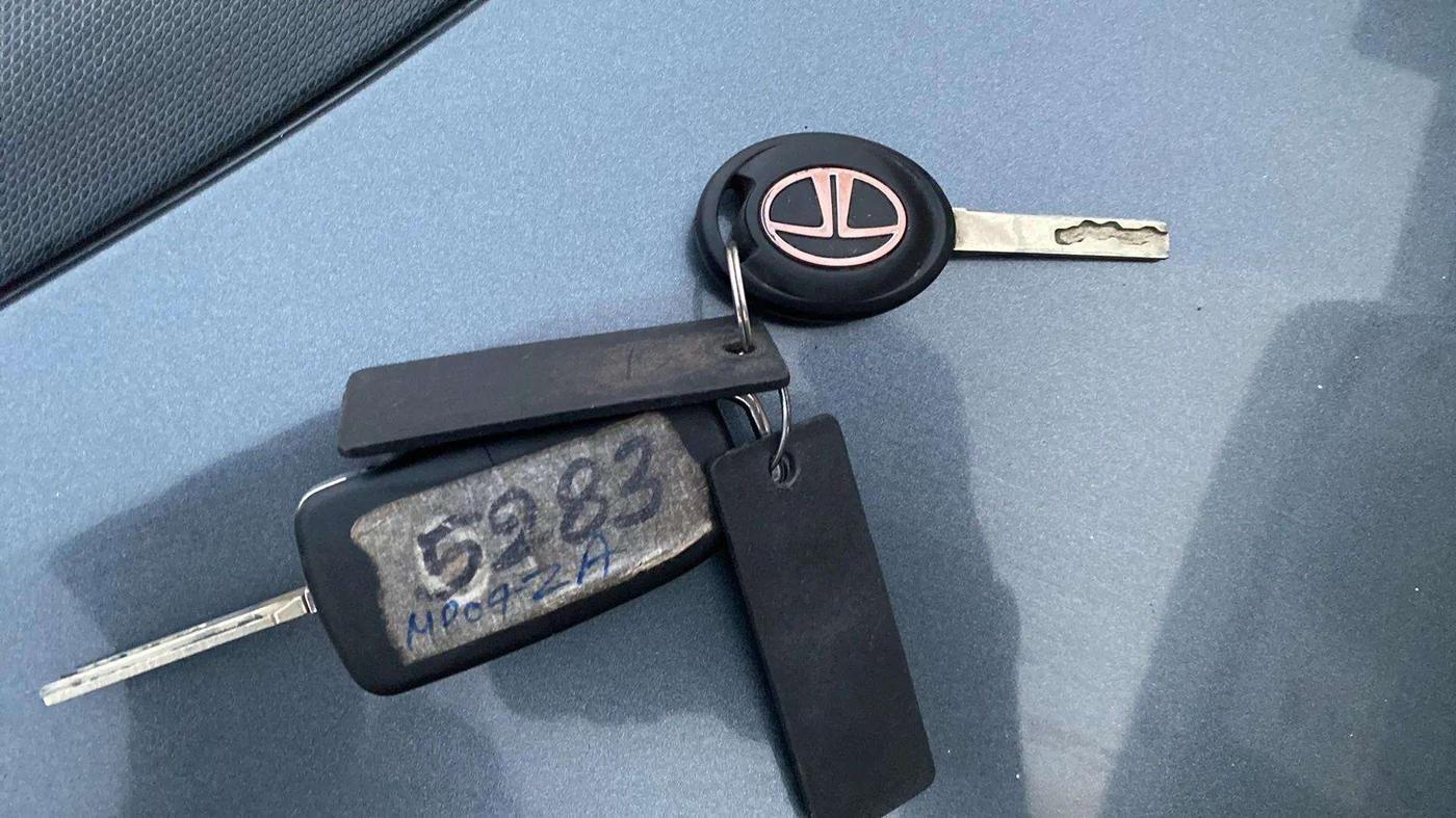 2022 Tata ALTROZ XM PLUS PETROL, Petrol, Manual, 23,282 km, Key Close Up