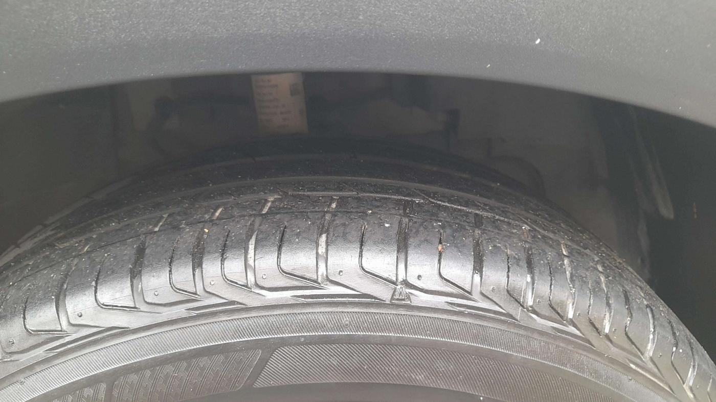 2023 Tata NEXON FEARLESS + S P MT, Petrol, Manual, 28,739 km, Right Front Tyre Tread