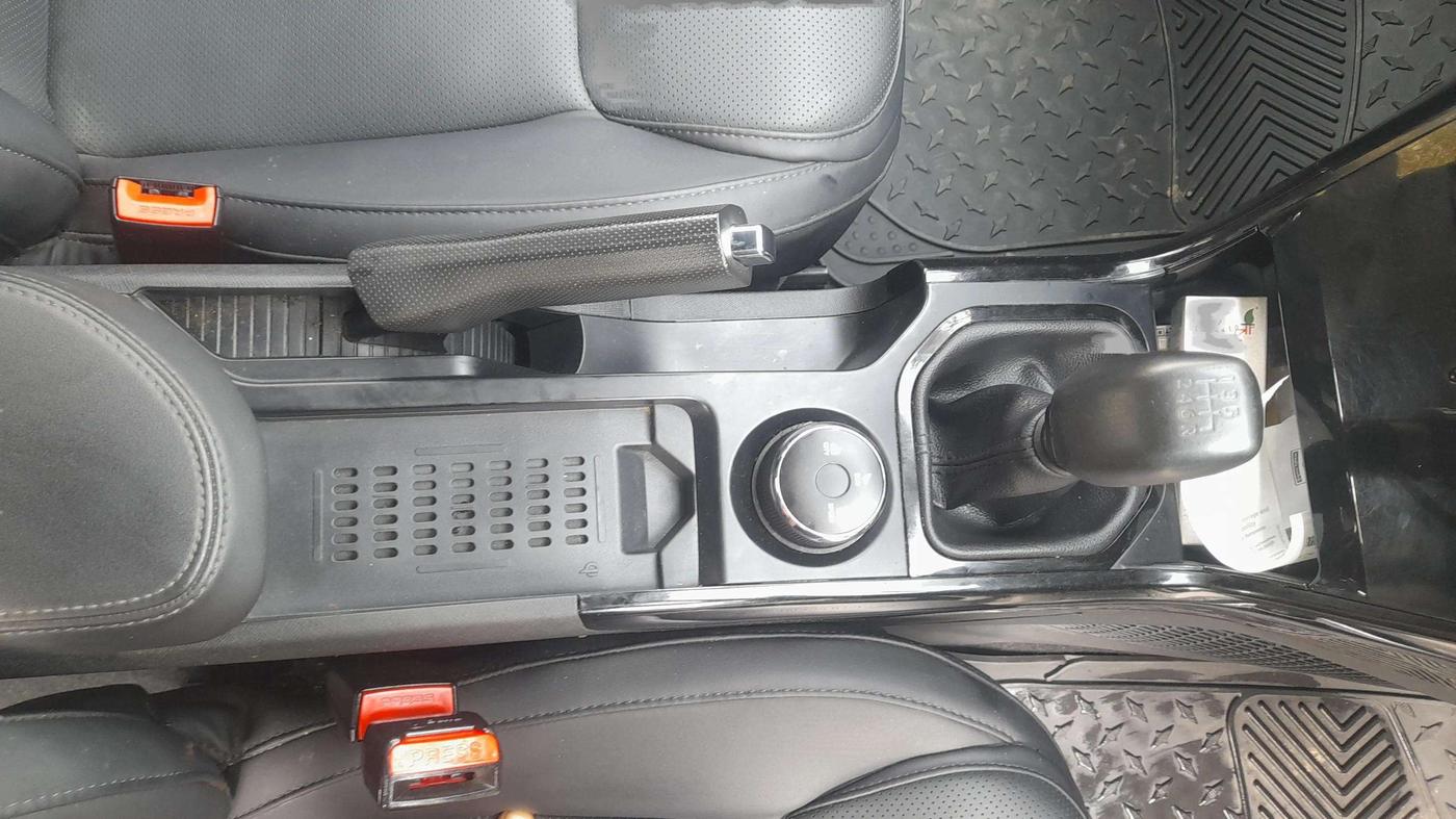2023 Tata NEXON FEARLESS + S P MT, Petrol, Manual, 28,739 km, Gear Lever