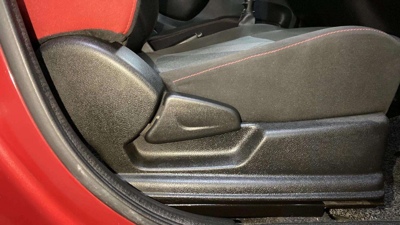 2020 Renault Kwid RXT 1.0 (O), Petrol, Manual, 9,797 km, Driver Side Adjustment Panel