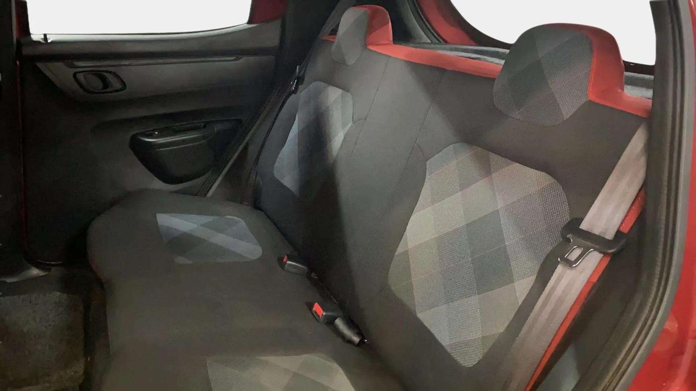 2020 Renault Kwid RXT 1.0 (O), Petrol, Manual, 9,797 km, Right Side Rear Door Cabin