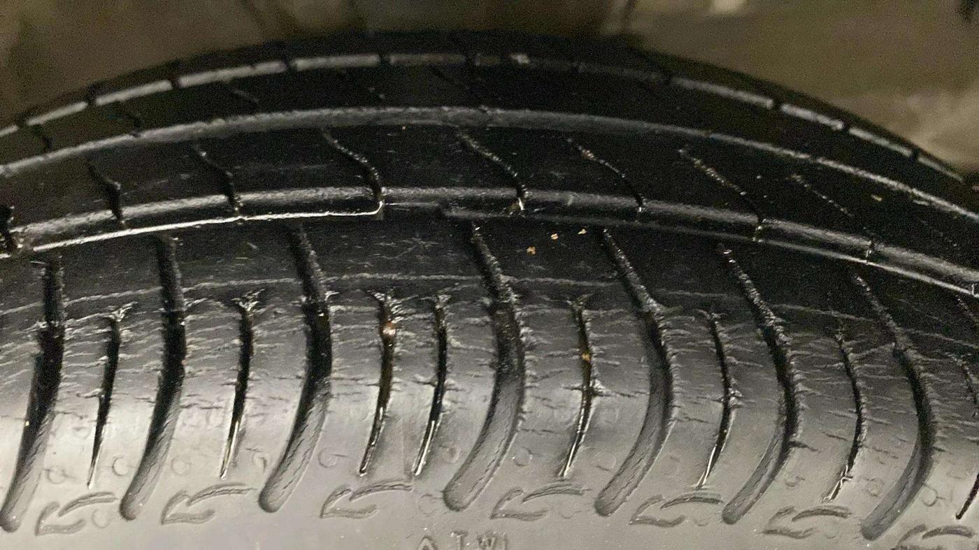 2021 Maruti S PRESSO VXI AMT, Petrol, Automatic, 54,492 km, Right Front Tyre Tread