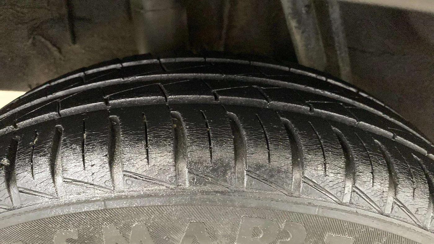 2019 Renault Kwid RXT 1.0 (O), Petrol, Manual, 38,298 km, Right Rear Tyre Tread