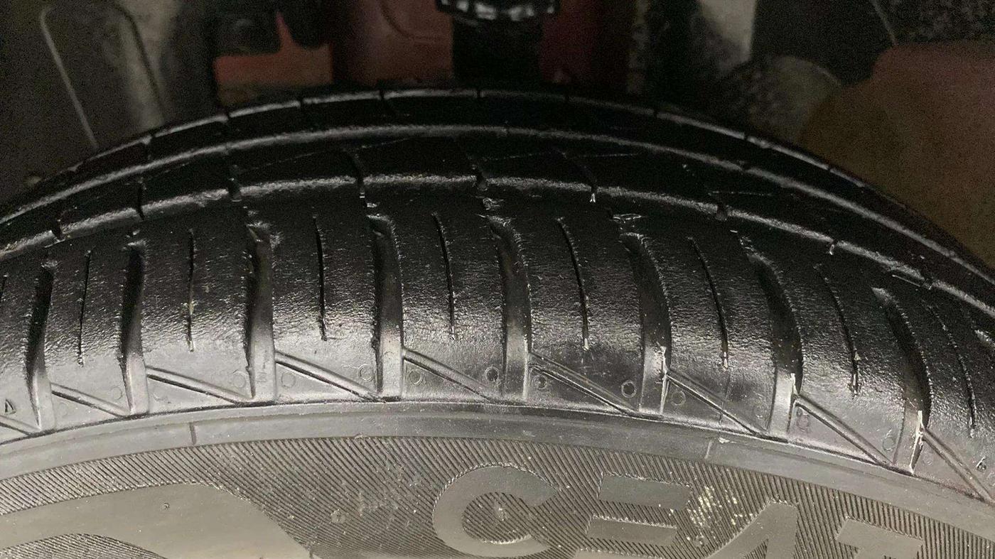 2019 Renault Kwid RXT 1.0 (O), Petrol, Manual, 38,298 km, Left Front Tyre Tread