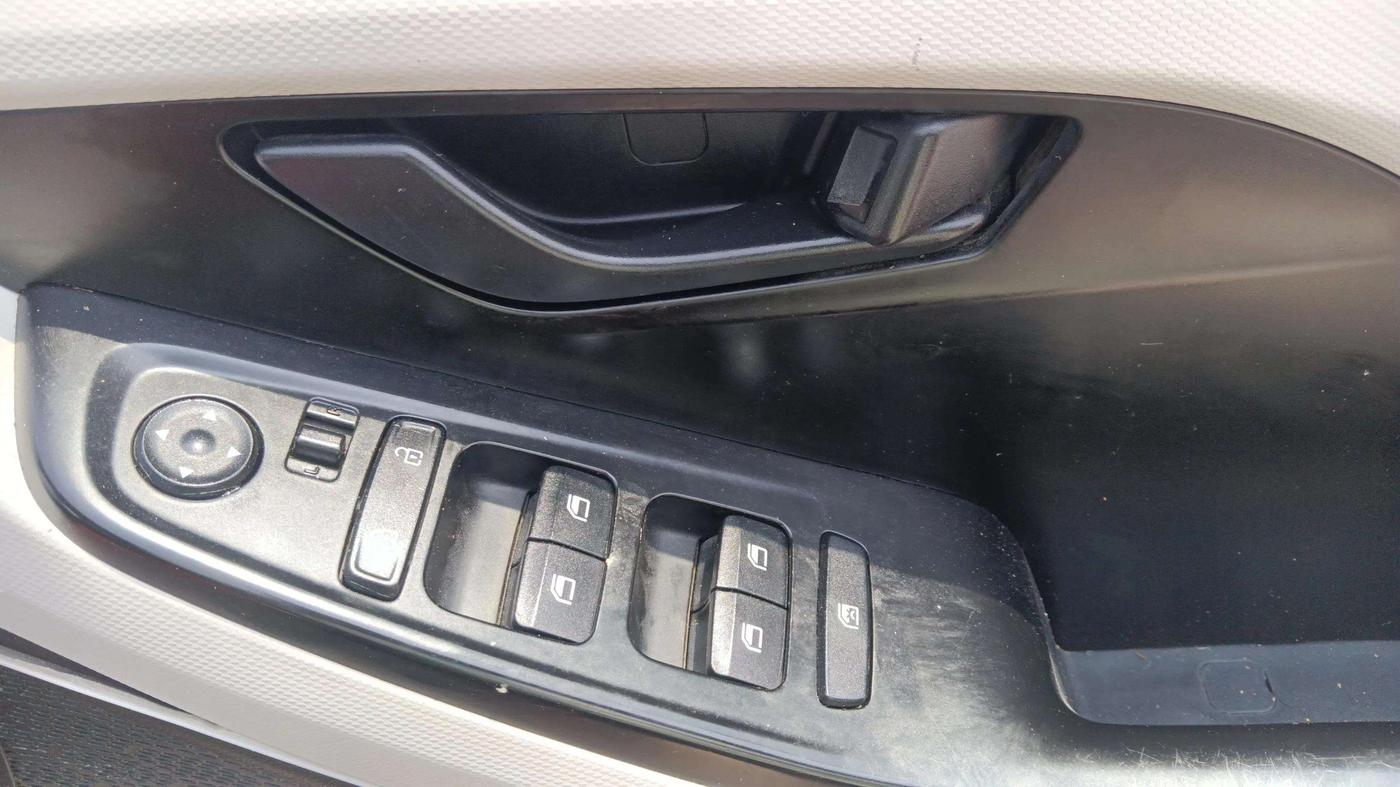 2020 Hyundai Creta EX 1.5 PETROL, Petrol, Manual, 66,798 km, Driver Side Door Panels Control