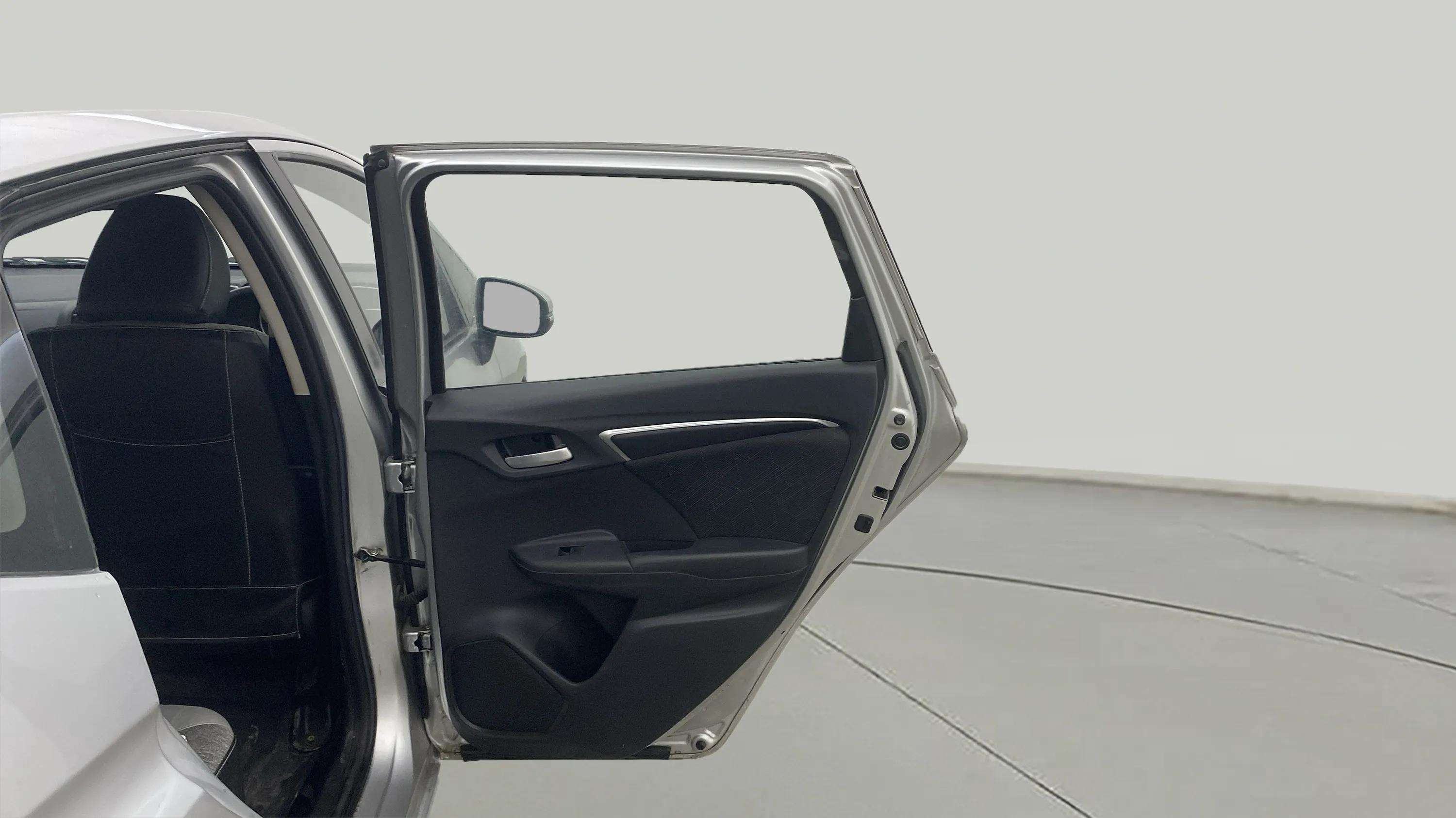 RHS-Rear-Door-Open-33